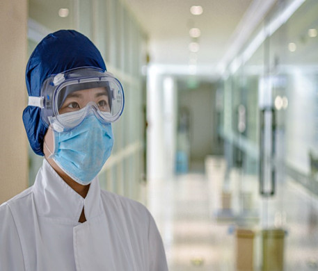 Stockage des vêtements médicaux pour salles blanches : comment les garder propres